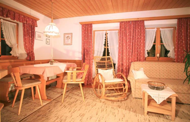 Gaestehaus Gschwendtner - Chiemgau Karte 因泽尔 外观 照片